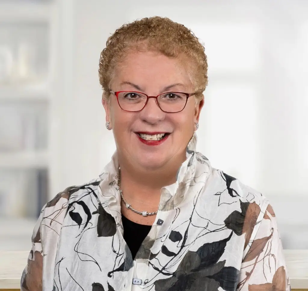 Maria Farhat Tanzola